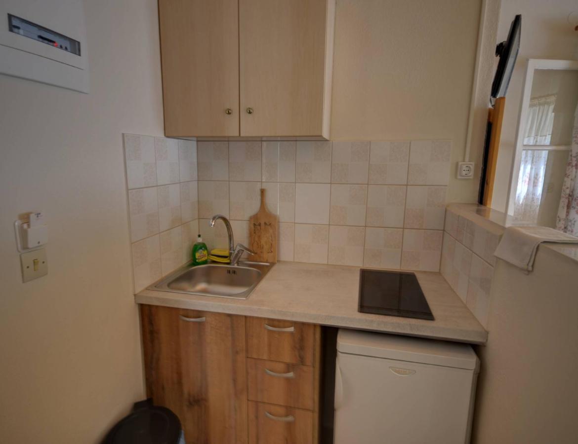 Mikeys Apartments 帕莱欧卡斯提撒 外观 照片